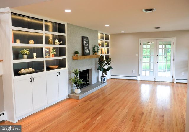 373 KINGS HWY, Swedesboro, NJ 08085