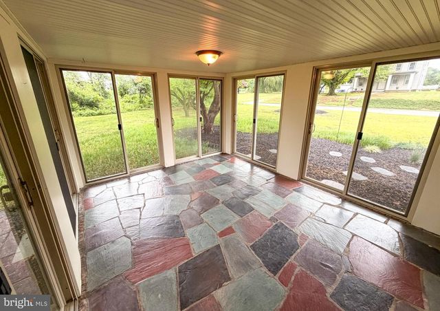 373 KINGS HWY, Swedesboro, NJ 08085