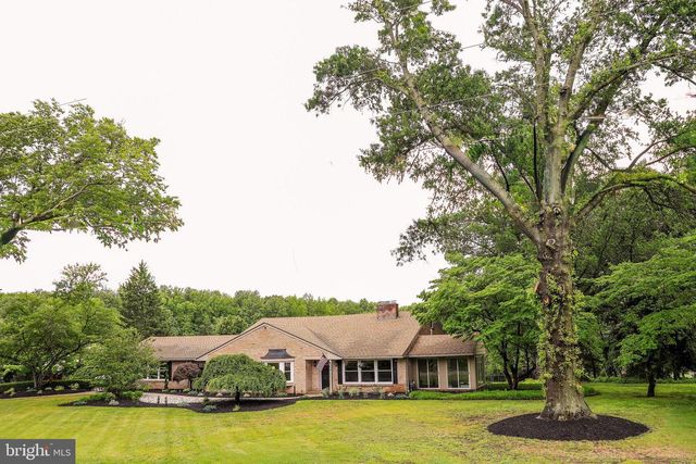 373 KINGS HWY, Swedesboro, NJ 08085