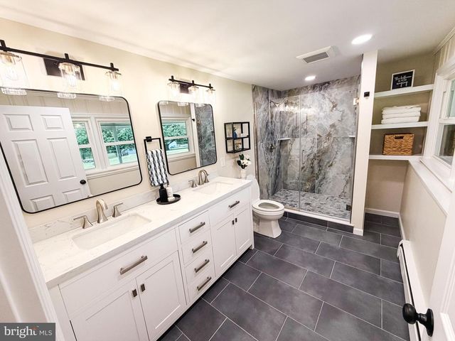 373 KINGS HWY, Swedesboro, NJ 08085