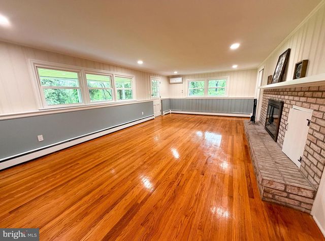 373 KINGS HWY, Swedesboro, NJ 08085