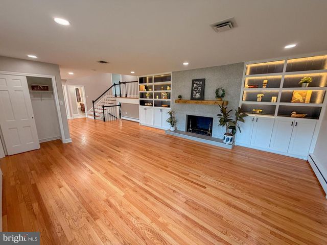 373 KINGS HWY, Swedesboro, NJ 08085