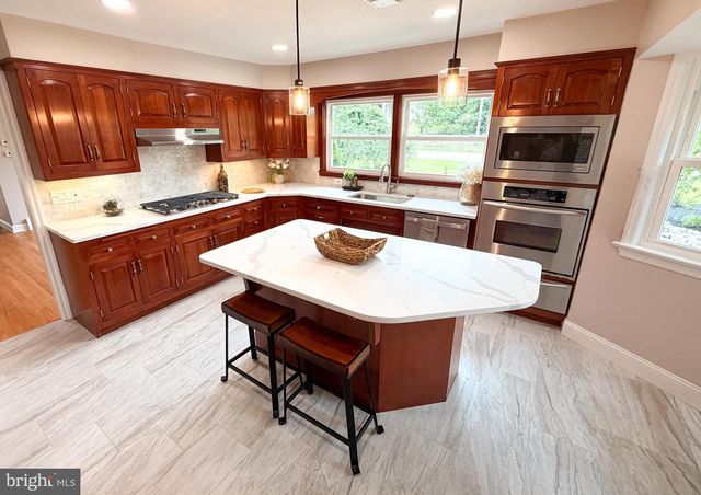 373 KINGS HWY, Swedesboro, NJ 08085