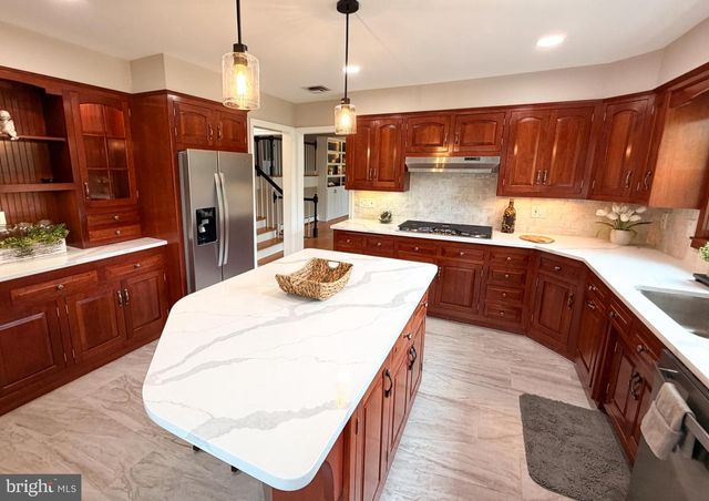 373 KINGS HWY, Swedesboro, NJ 08085