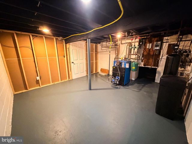 373 KINGS HWY, Swedesboro, NJ 08085