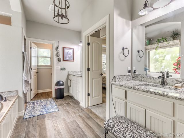 8018 N 144th Avenue E, Owasso, OK 74055