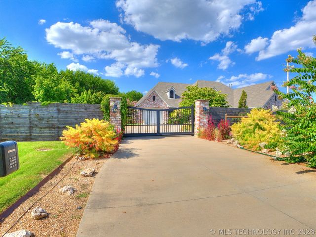 8018 N 144th Avenue E, Owasso, OK 74055