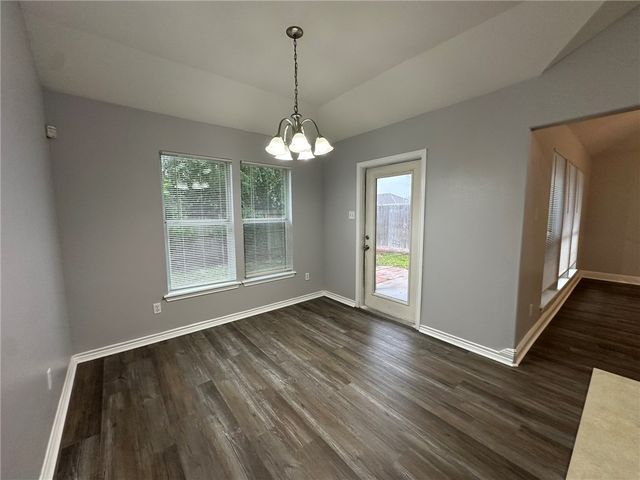 1993 Westwood Dr, Portland, TX 78374