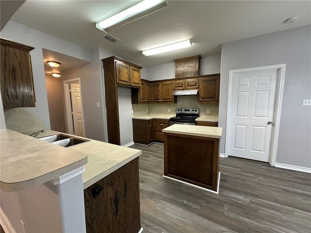 1993 Westwood Dr, Portland, TX 78374