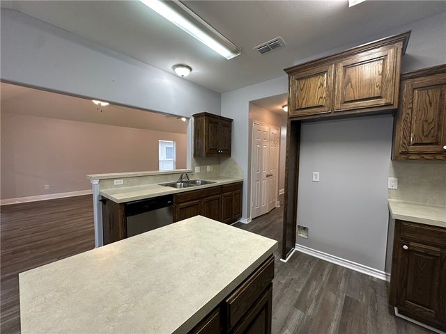 1993 Westwood Dr, Portland, TX 78374