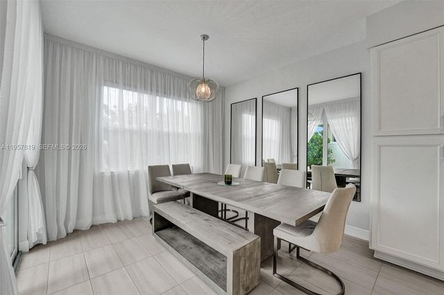 1033 Eucalyptus Dr, Hollywood, FL 33021