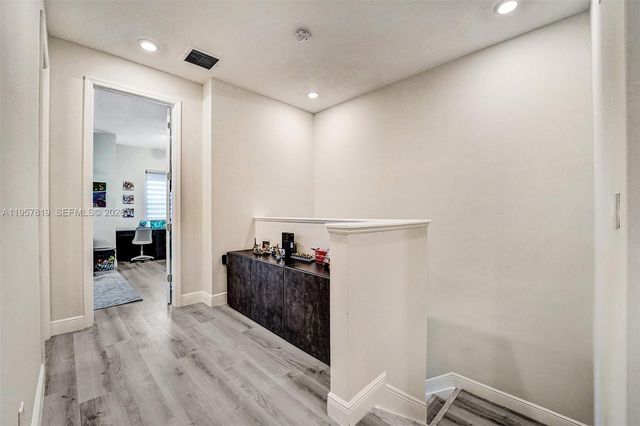 1033 Eucalyptus Dr, Hollywood, FL 33021