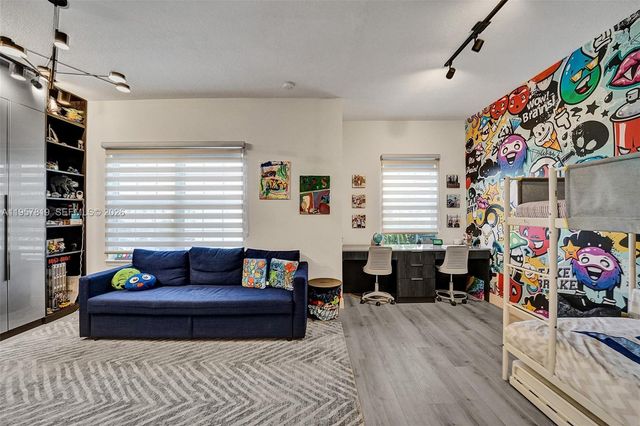 1033 Eucalyptus Dr, Hollywood, FL 33021