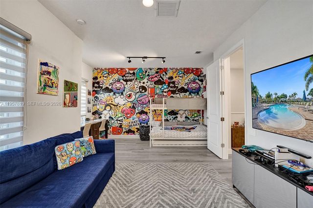 1033 Eucalyptus Dr, Hollywood, FL 33021