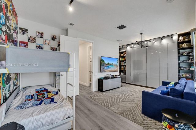 1033 Eucalyptus Dr, Hollywood, FL 33021