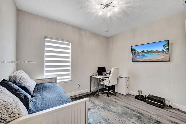 1033 Eucalyptus Dr, Hollywood, FL 33021