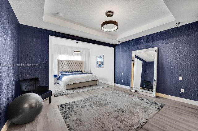 1033 Eucalyptus Dr, Hollywood, FL 33021