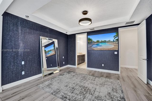 1033 Eucalyptus Dr, Hollywood, FL 33021