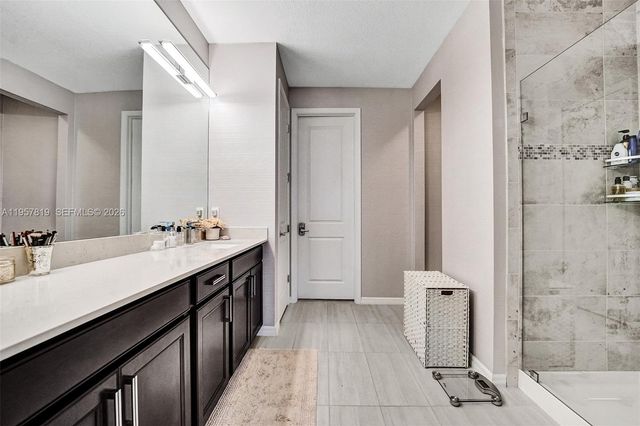 1033 Eucalyptus Dr, Hollywood, FL 33021