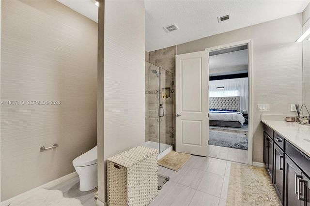 1033 Eucalyptus Dr, Hollywood, FL 33021