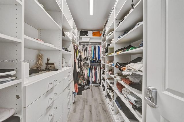 1033 Eucalyptus Dr, Hollywood, FL 33021