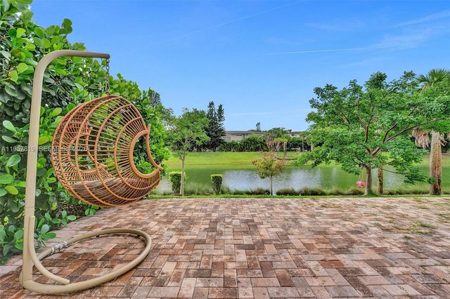 1033 Eucalyptus Dr, Hollywood, FL 33021