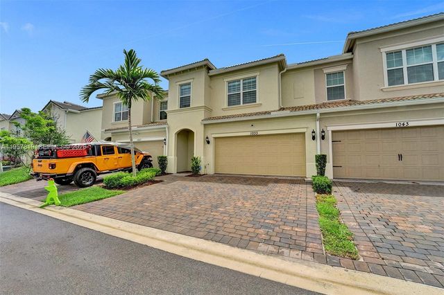 1033 Eucalyptus Dr, Hollywood, FL 33021