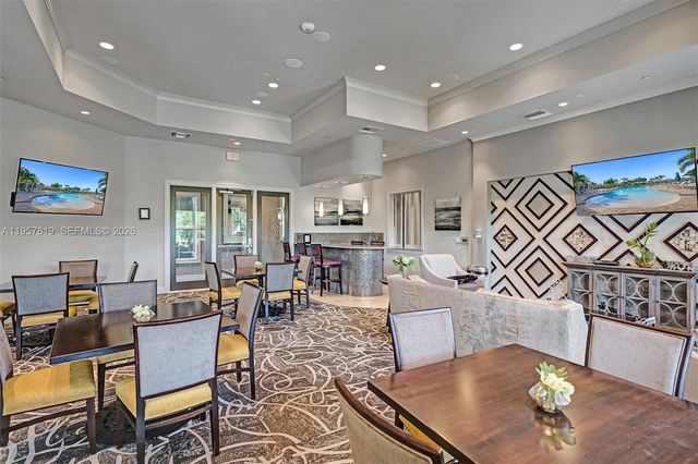 1033 Eucalyptus Dr, Hollywood, FL 33021