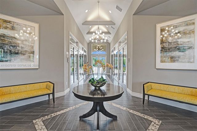 1033 Eucalyptus Dr, Hollywood, FL 33021