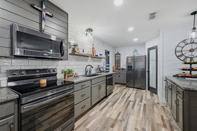 121 Kiowa Drive W, Lake Kiowa, TX 76240