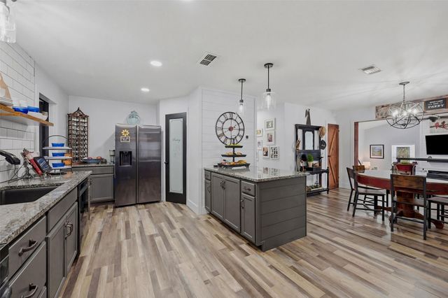 121 Kiowa Drive W, Lake Kiowa, TX 76240