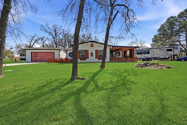 121 Kiowa Drive W, Lake Kiowa, TX 76240