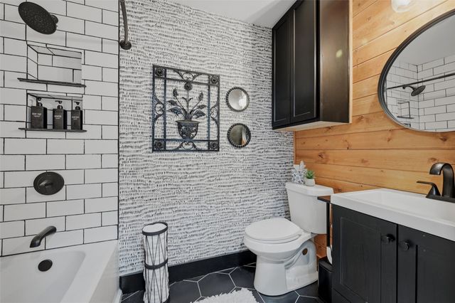 121 Kiowa Drive W, Lake Kiowa, TX 76240