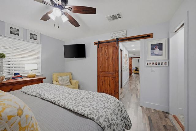 121 Kiowa Drive W, Lake Kiowa, TX 76240