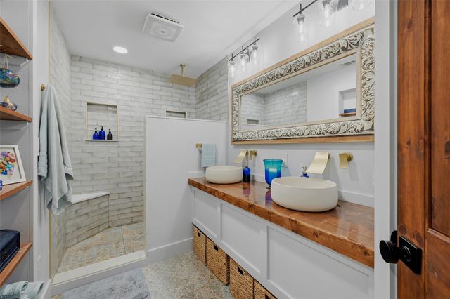 121 Kiowa Drive W, Lake Kiowa, TX 76240