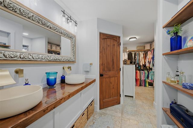 121 Kiowa Drive W, Lake Kiowa, TX 76240