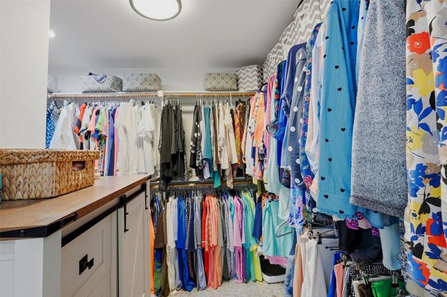 121 Kiowa Drive W, Lake Kiowa, TX 76240