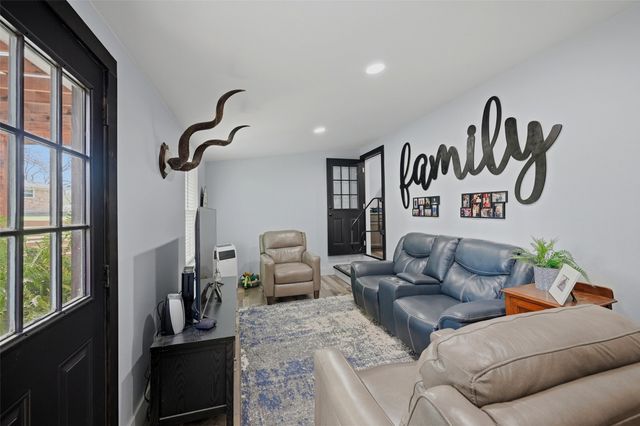 121 Kiowa Drive W, Lake Kiowa, TX 76240