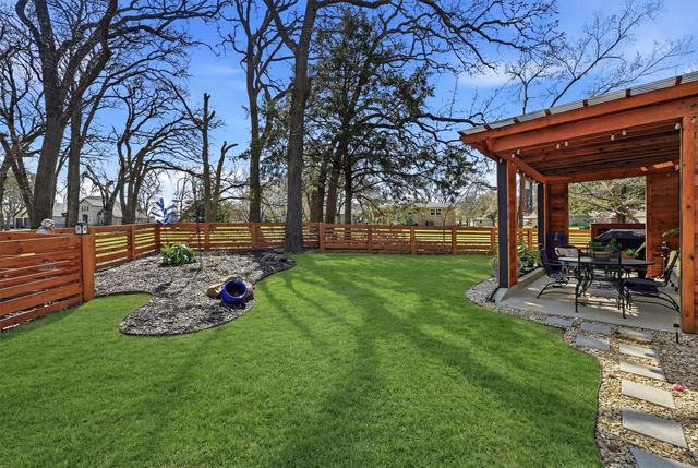 121 Kiowa Drive W, Lake Kiowa, TX 76240