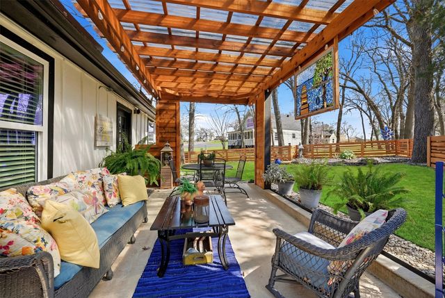 121 Kiowa Drive W, Lake Kiowa, TX 76240