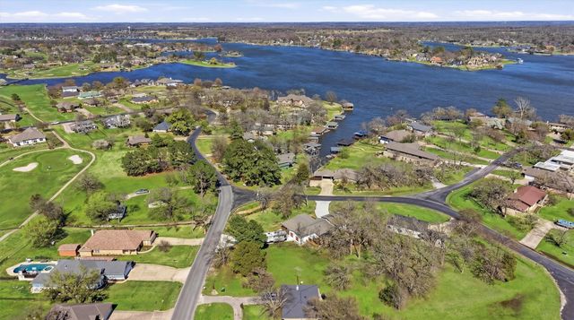 121 Kiowa Drive W, Lake Kiowa, TX 76240