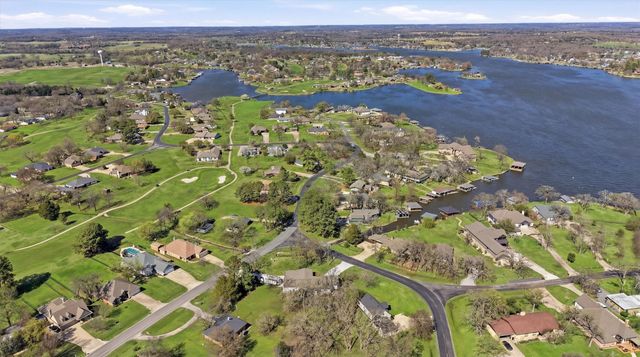 121 Kiowa Drive W, Lake Kiowa, TX 76240