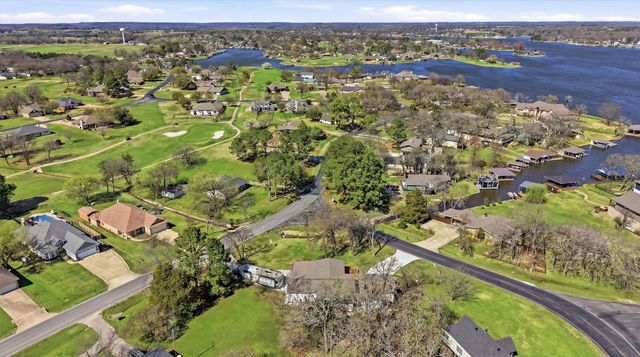 121 Kiowa Drive W, Lake Kiowa, TX 76240