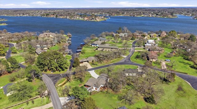 121 Kiowa Drive W, Lake Kiowa, TX 76240