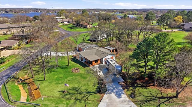 121 Kiowa Drive W, Lake Kiowa, TX 76240