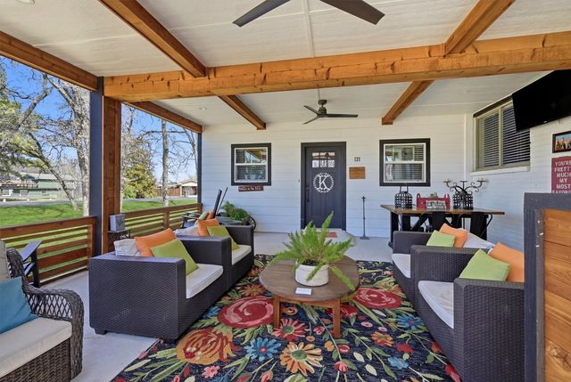 121 Kiowa Drive W, Lake Kiowa, TX 76240