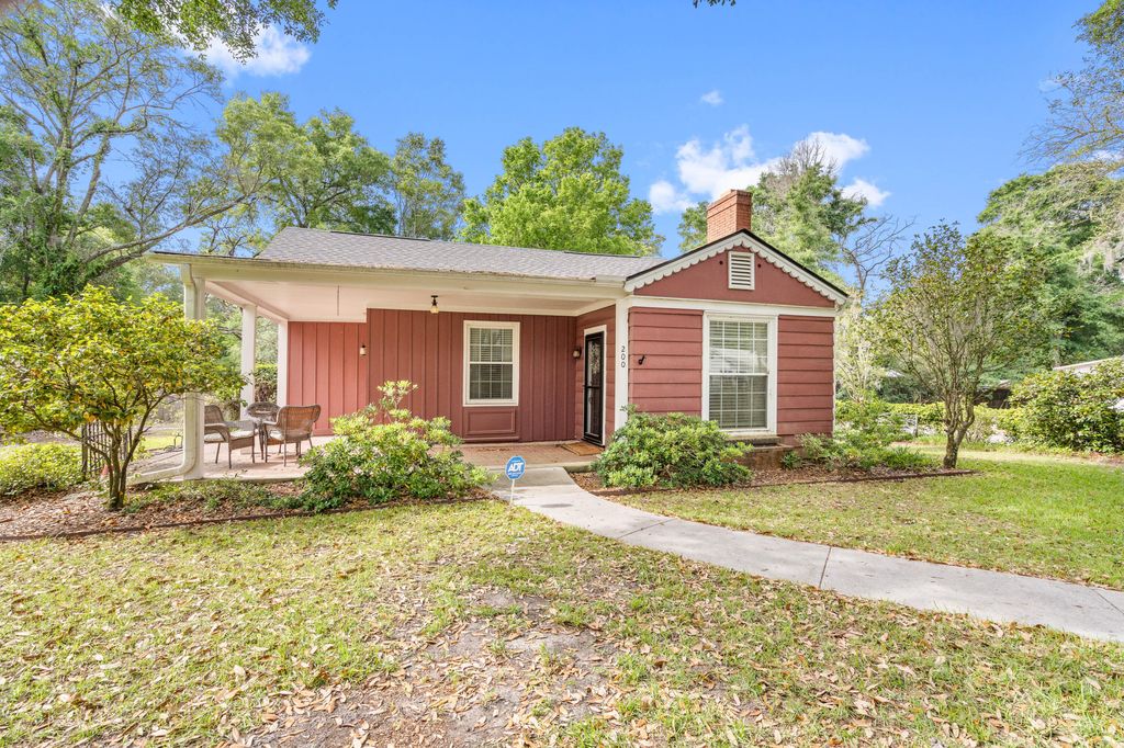 200 Warren Street, Walterboro, SC 29488