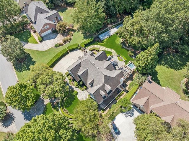 5318 Brooke Farm Drive, Dunwoody, GA 30338