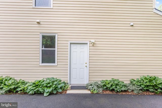 3123 WOODLAND LN, Alexandria, VA 22309