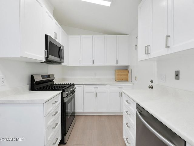 32055 Emerald Lane, Castaic, CA 91384